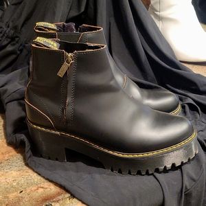 Women's size 10 dr martins black Chelsea boot